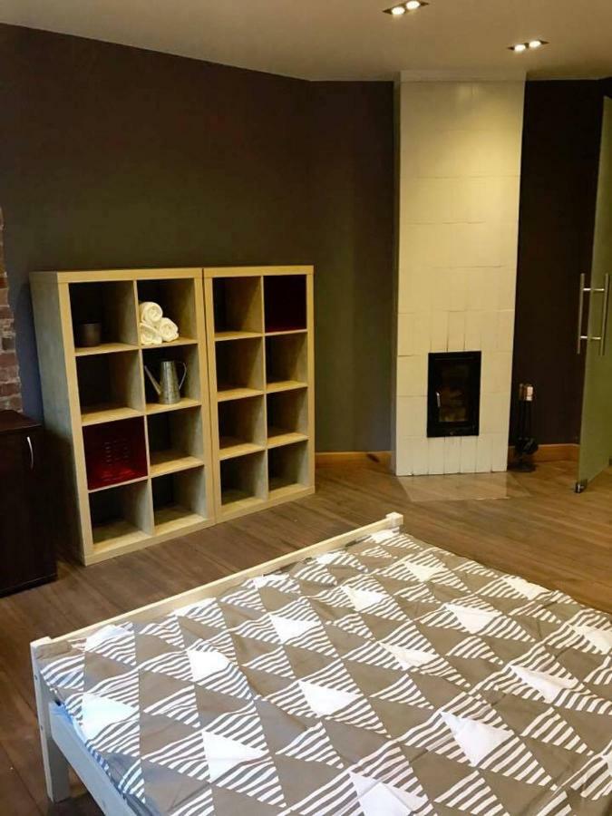 Apartment Red & Grey *